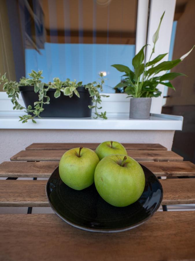 Green Apple Apartment 수보티차 외부 사진